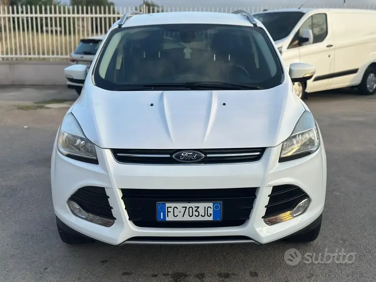 Usado Ford Kuga Titanium 150 CV (110 kW) 2015 Blanco SUV