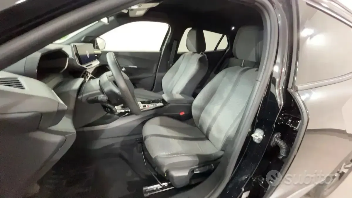 Usata Peugeot 2008 Allure 100 CV (73 kW) 2024 Nero SUV