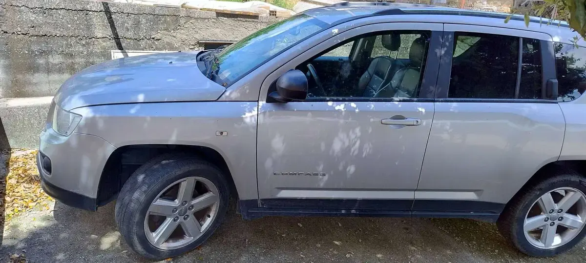 Usata Jeep Compass Sport 163 CV (119 kW) 2013 Grigio SUV