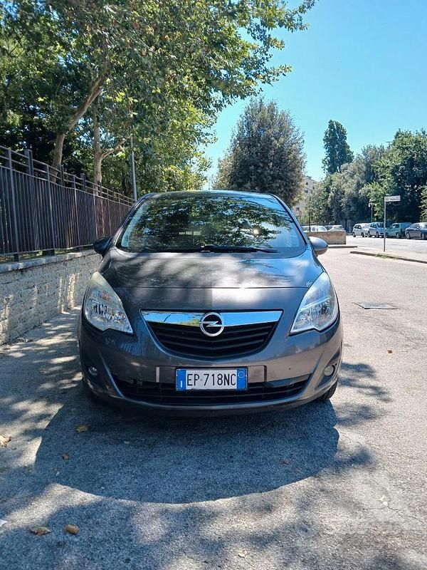 Usata Opel Meriva 95 CV (69 kW) 2013 Grigio Monovolume