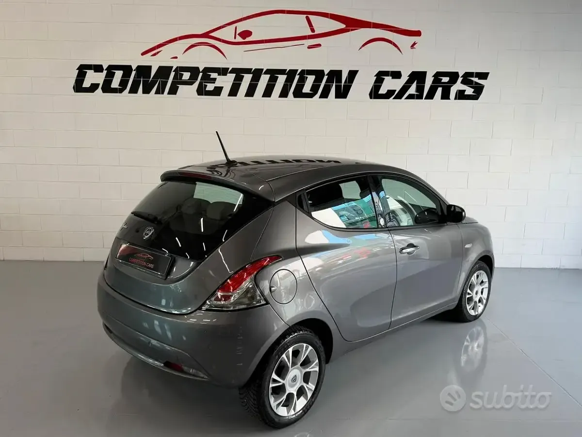 Usata Lancia Ypsilon Gold 69 CV (50 kW) 2016 Grigio Utilitaria