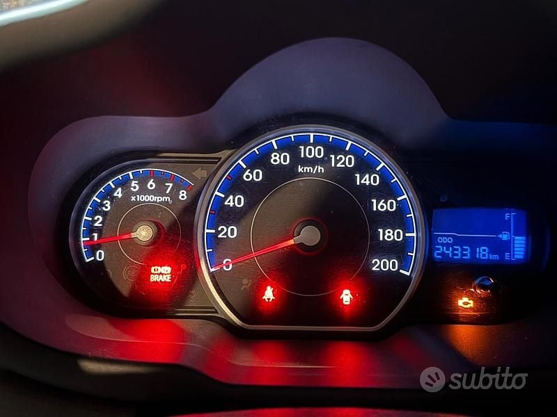 Grigio Usata 2011 Hyundai i10 Due volumi | 1800 € - Immagine 1/4