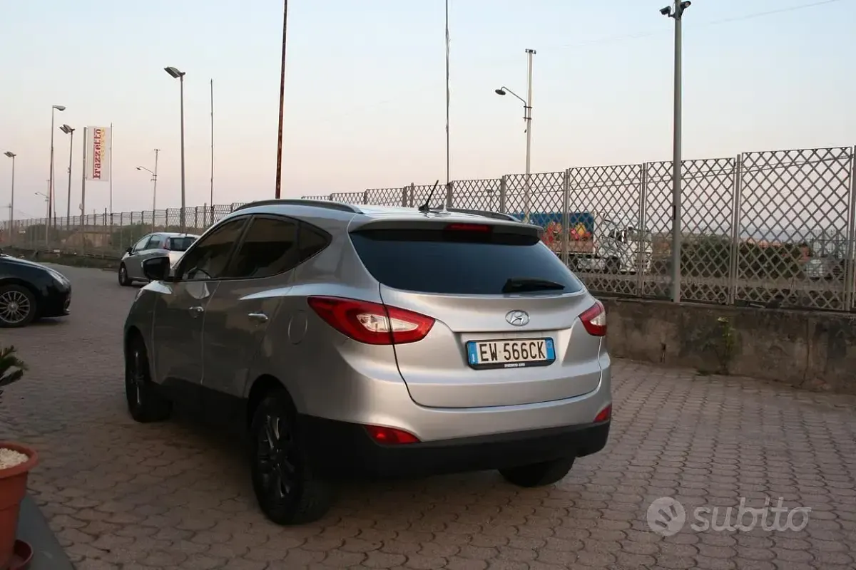 Usado Hyundai ix35 Xpossible 115 HP (84 kW) 2014 Cinzento SUV