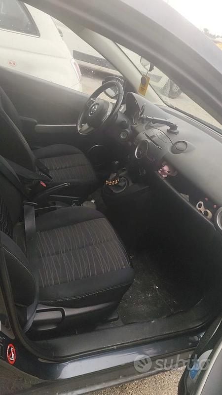 Begagnad Mazda 2 75 HK (55 kW) 2008 Grå Halvkombi