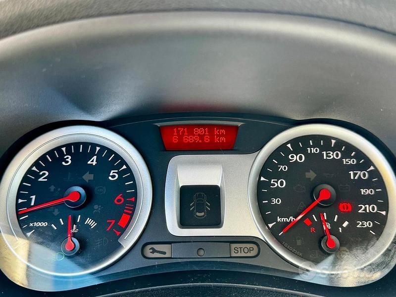 Usata Renault Clio II 75 CV (55 kW) 2010 Bianco Berlina