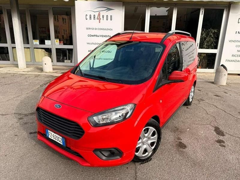 Rosso Usata 2020 Ford Tourneo Courier Monovolume | 8500 € (Ottimo prezzo) - Immagine 1/4