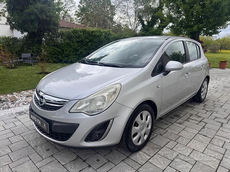 Usata Opel Corsa 85 CV (62 kW) 2011 Grigio Utilitaria