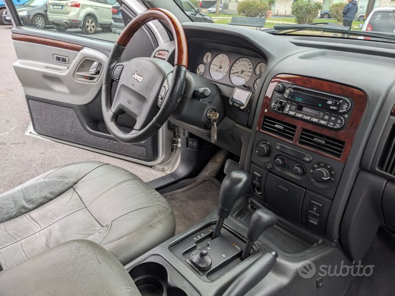 Usata Jeep Grand Cherokee Overland 163 CV (119 kW) 2003 Grigio SUV