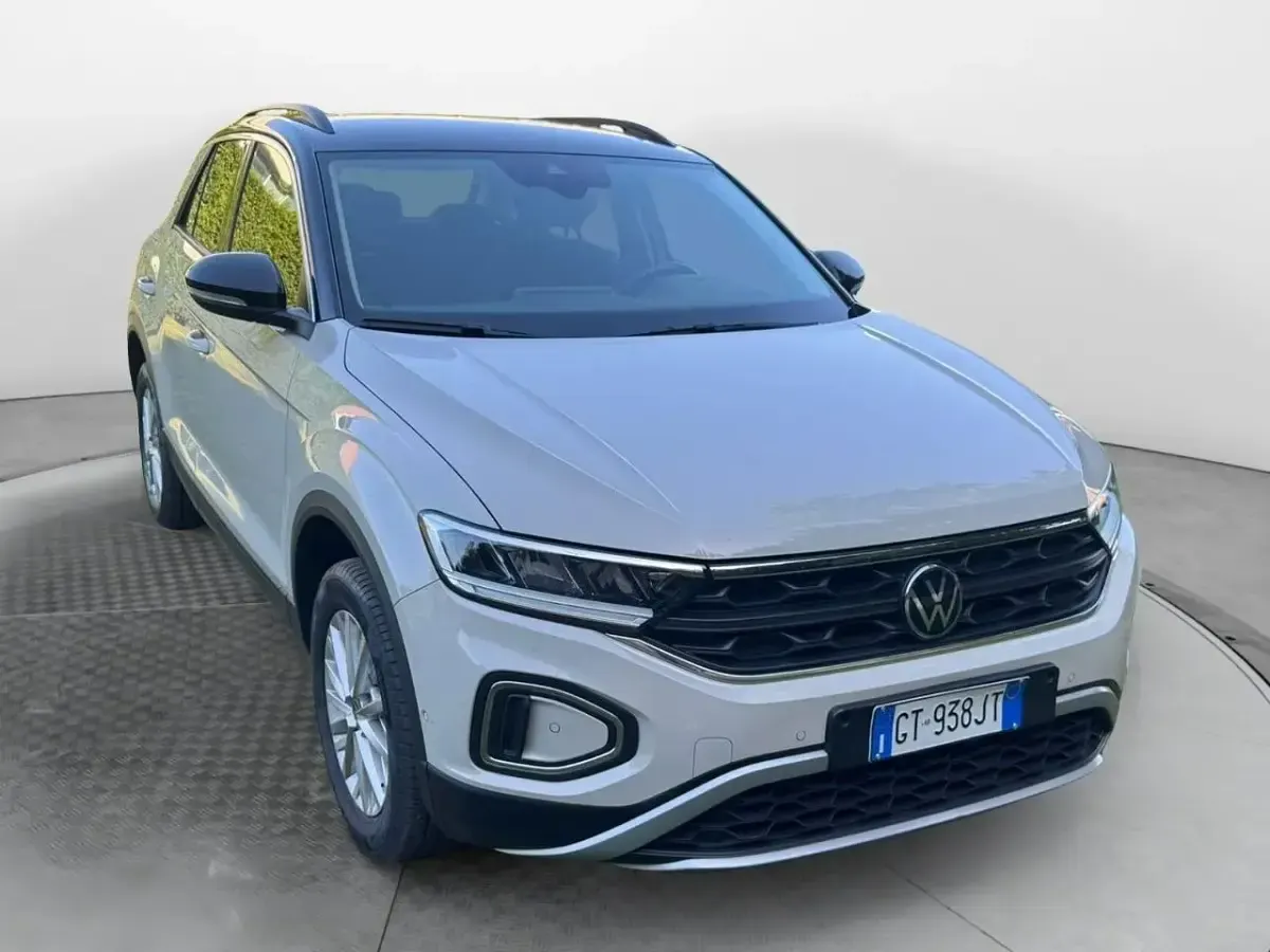 Usata VW T-Roc Life 110 CV (80 kW) 2024 Beige SUV