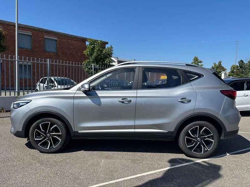 Usata MG ZS Luxury 106 CV (77 kW) 2024 Argento met SUV