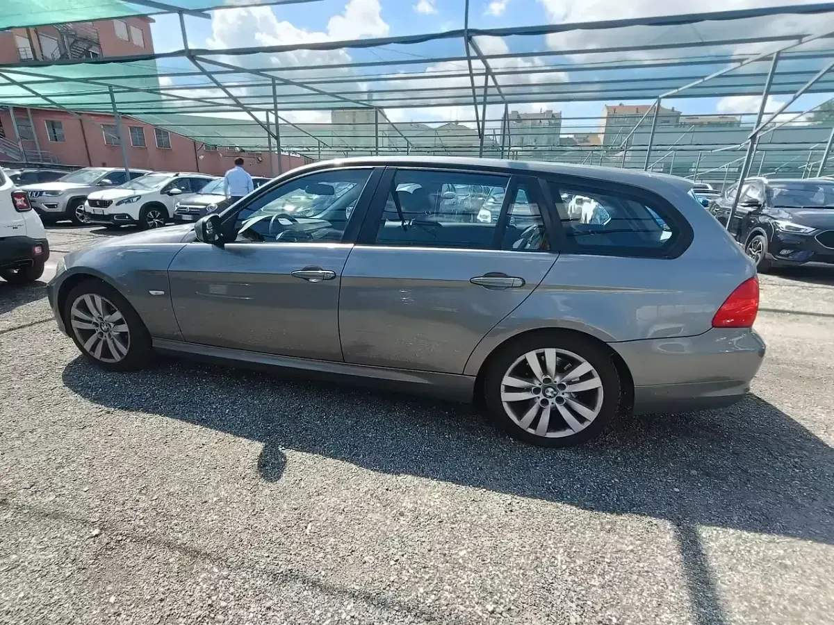 Usata BMW 318 143 CV (105 kW) 2011 Grigio Station wagon