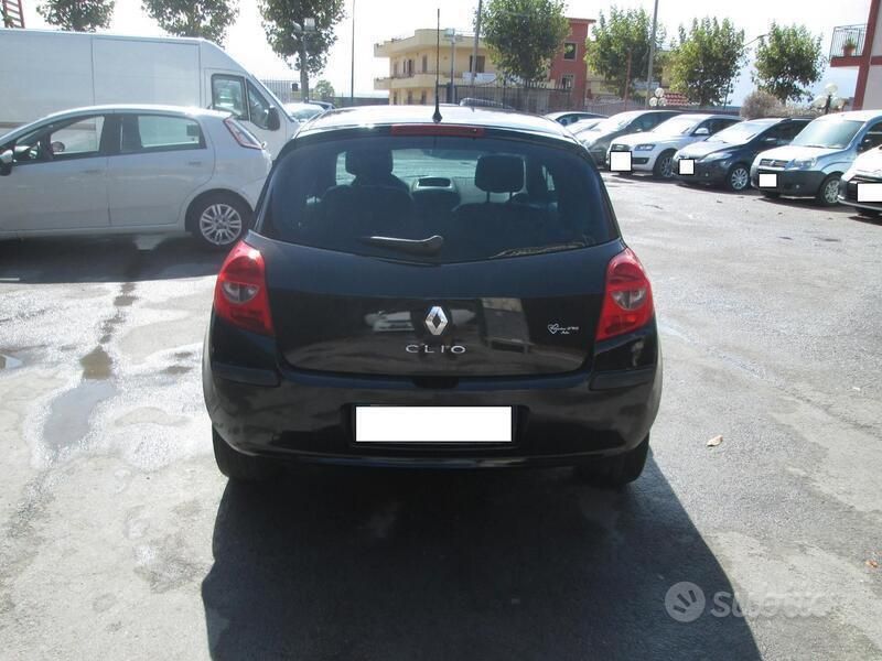 Usata Renault Clio II LE 75 CV (55 kW) 2008 Nero Utilitaria