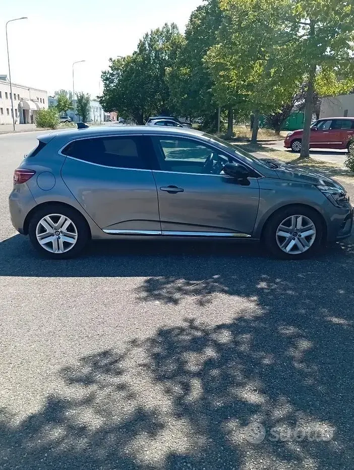 Usata Renault Clio 101 CV (74 kW) 2023 Utilitaria