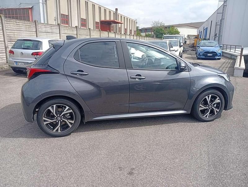 Usata Toyota Yaris Hybrid Active 92 CV (67 kW) 2025 Grigio Berlina