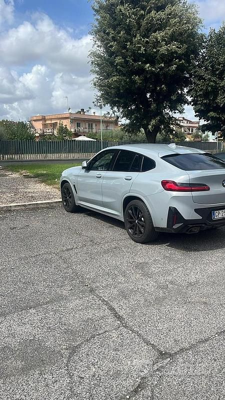 Grigio Usata 2023 BMW X4 M Sport SUV | 51.999 € (Cara) - Immagine 1/4