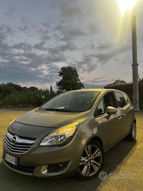 Marrone Usata 2015 Opel Meriva Cosmo Monovolume | 5490 € (Buon prezzo) - Immagine 1/4