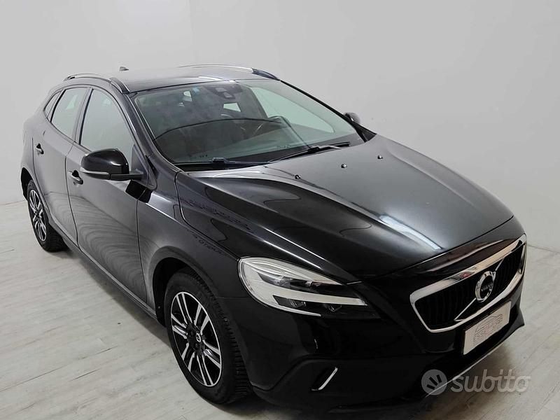 Usata Volvo V40 CC 120 CV (88 kW) 2018 Nero Station wagon