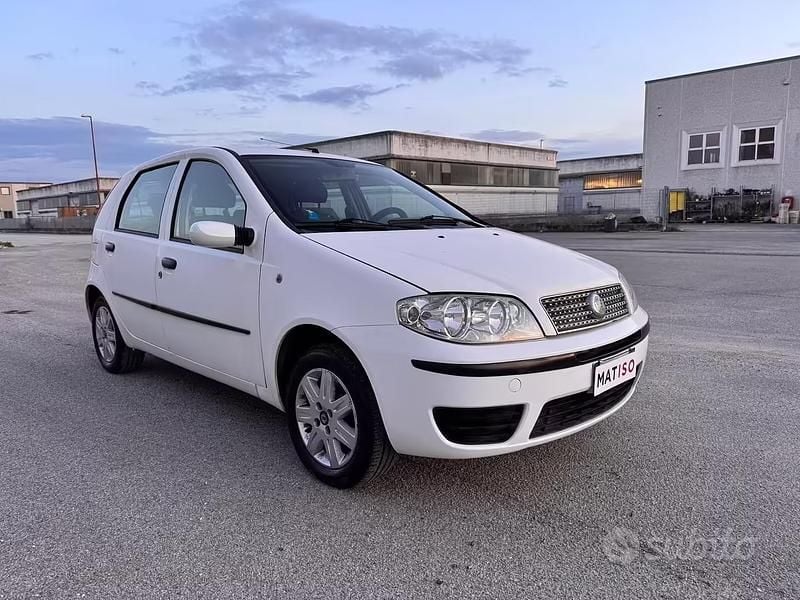 Usata Fiat Punto Classica 82 CV (60 kW) 2007 Bianco Utilitaria