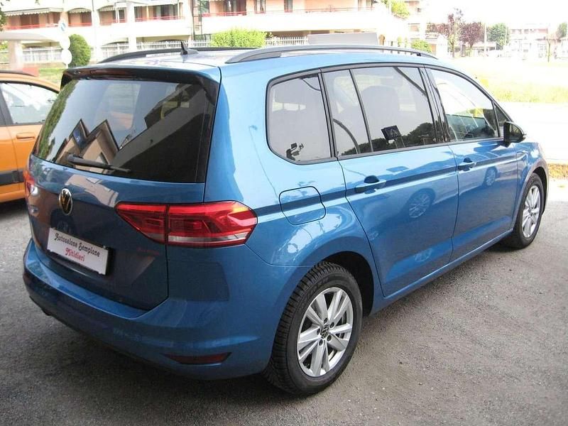 Usata VW Touran Business 122 CV (89 kW) 2021 Island blue Monovolume