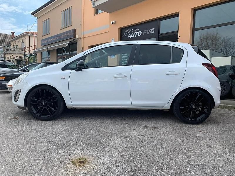 Usata Opel Corsa 86 CV (63 kW) 2012 Bianco Utilitaria