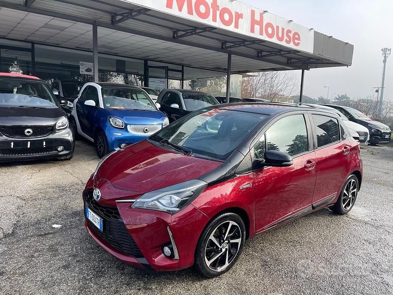 Rosso Usata 2019 Toyota Yaris Hybrid Edition Tre volumi | 11.000 € (Ottimo prezzo) - Immagine 1/4