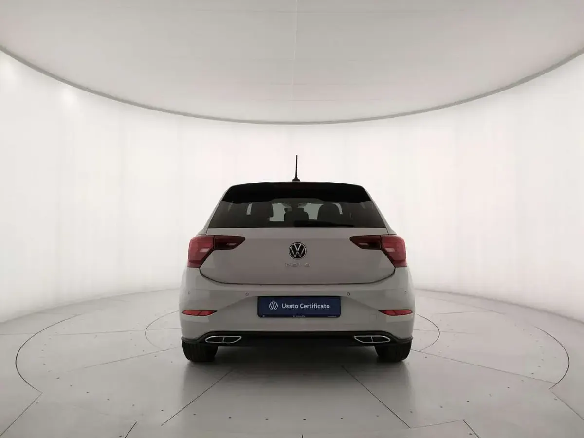 Usata VW Polo R-line 95 CV (69 kW) 2023 Ascot grey Utilitaria