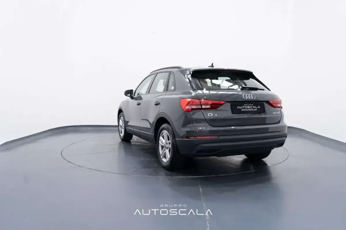 Käytetty Audi Q3 Advanced 150 HP (110 kW) 2021 Harmaa Katumaasturi