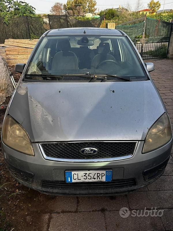 Grigio Usata 2004 Ford Focus Tre volumi | 1500 € - Immagine 1/4