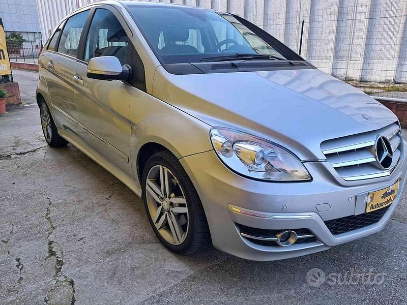Usata Mercedes B180 Premium 109 CV (80 kW) 2011 Grigio Monovolume