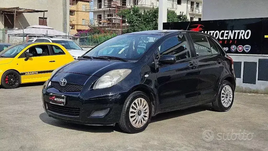 Usata Toyota Yaris Sol 69 CV (50 kW) 2009 Nero Utilitaria