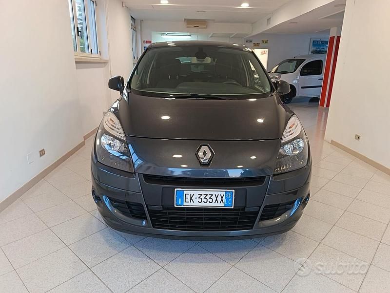 Usata Renault Scénic III Luxe 110 CV (80 kW) 2012 Grigio Monovolume