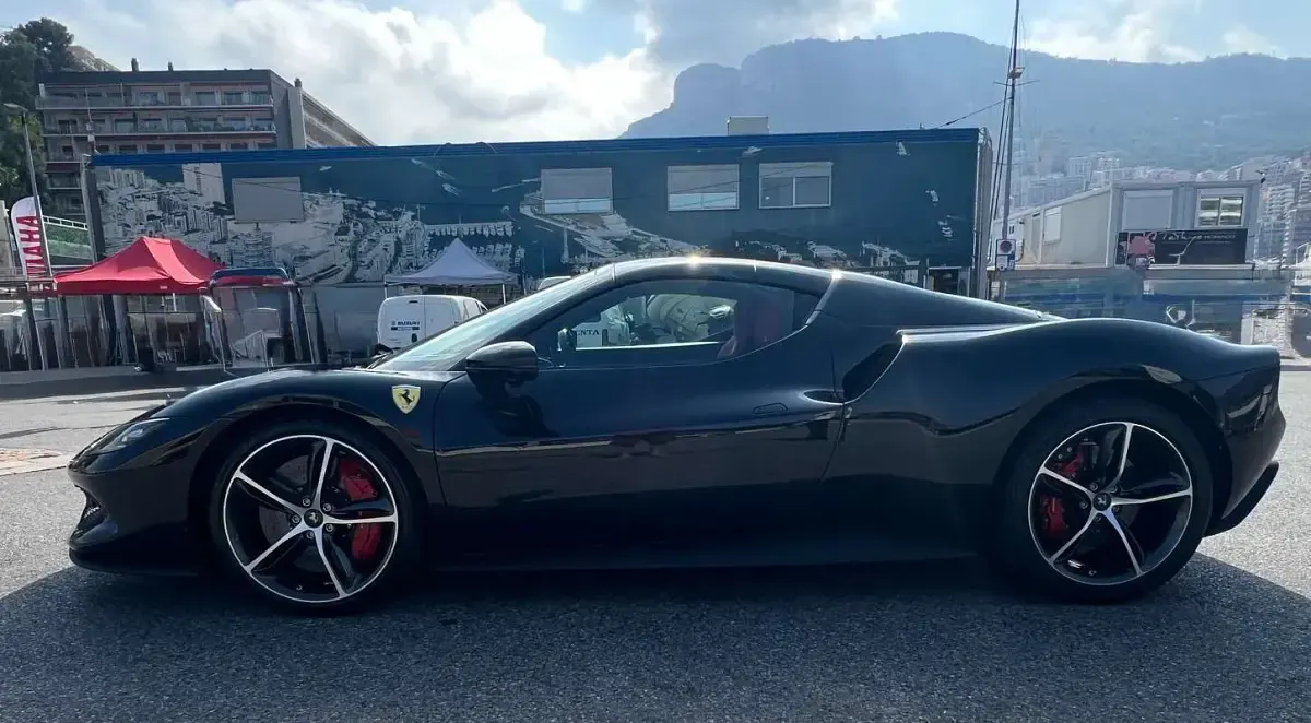 Usata Ferrari 296 829 CV (609 kW) 2024 Nero Cabrio