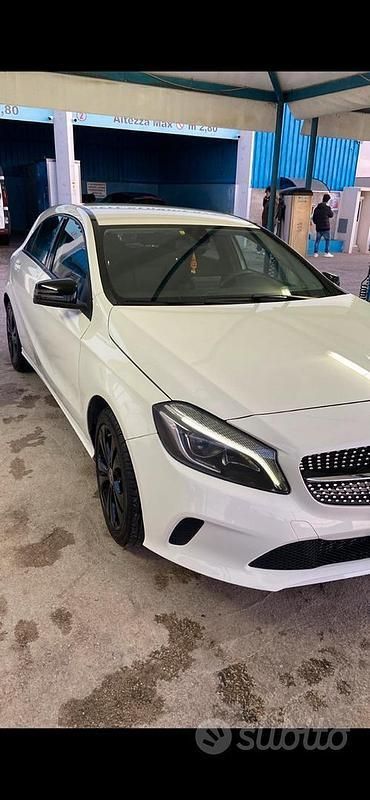 Usata Mercedes A160 102 CV (75 kW) 2016 Bianco Utilitaria