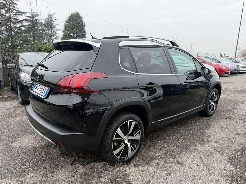 Usata Peugeot 2008 GT-line 99 CV (72 kW) 2017 Nero SUV