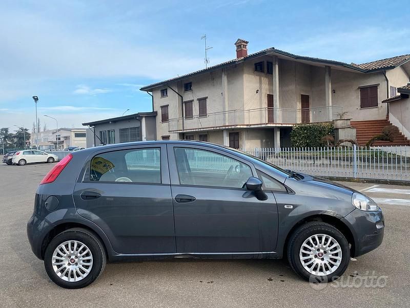 Grigio Usata 2018 Fiat Punto Due volumi | 3499 € (Ottimo prezzo) - Immagine 1/4