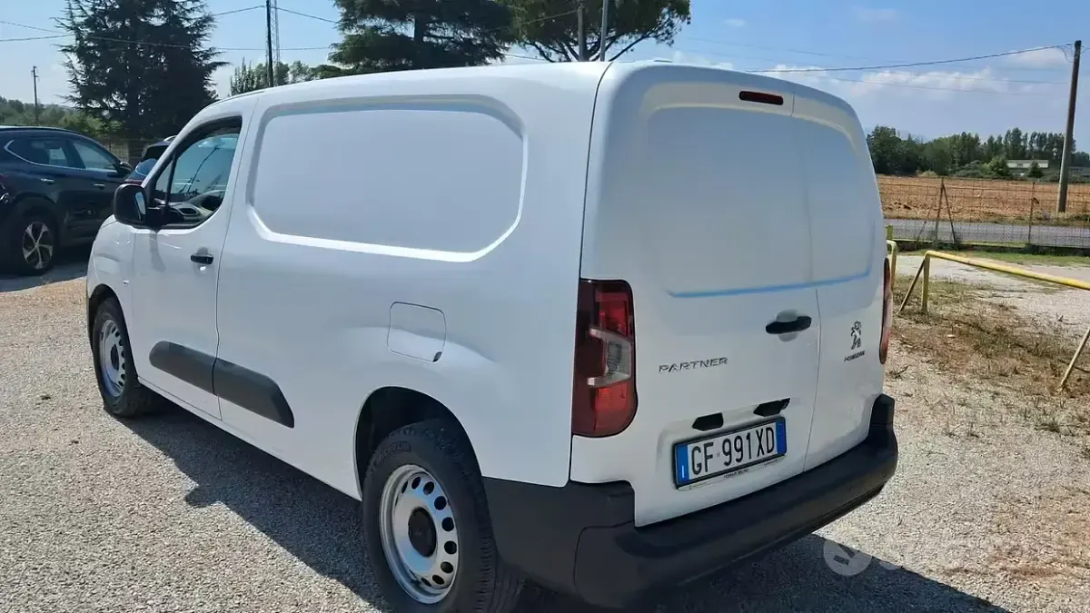 Usata Peugeot Partner 102 CV (75 kW) 2021 Bianco Monovolume