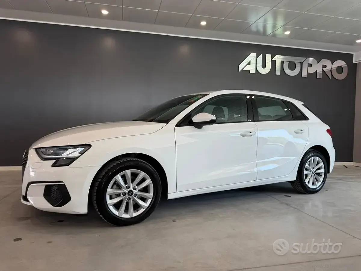 Usata Audi A3 Business 150 CV (110 kW) 2022 Bianco Berlina