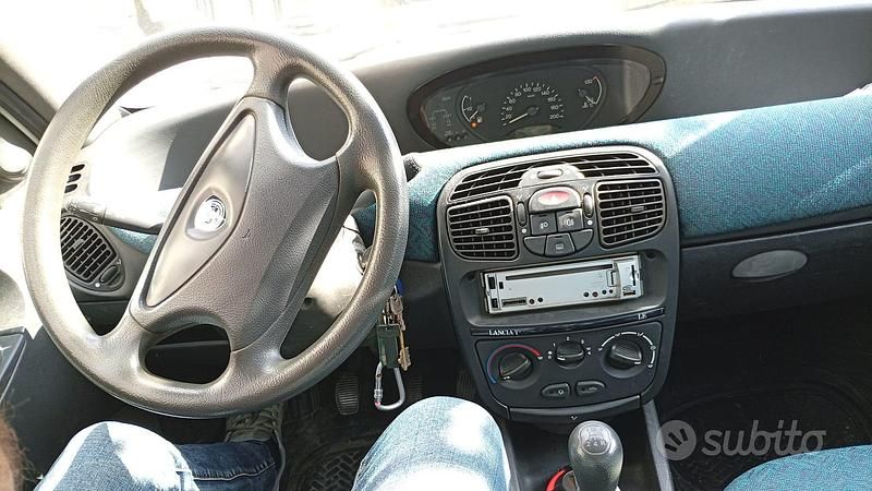 Usata Lancia Ypsilon 86 CV (63 kW) 1998 Bianco Utilitaria