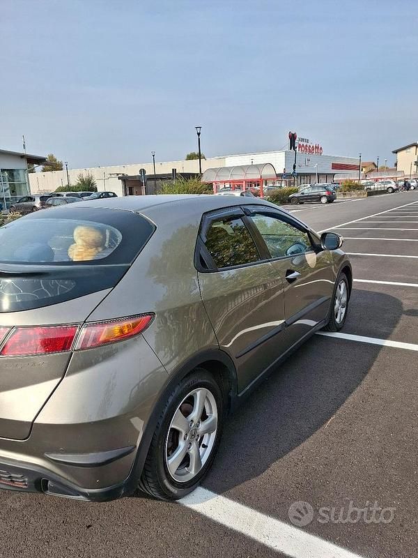 Usata Honda Civic 2009 Grigio Berlina