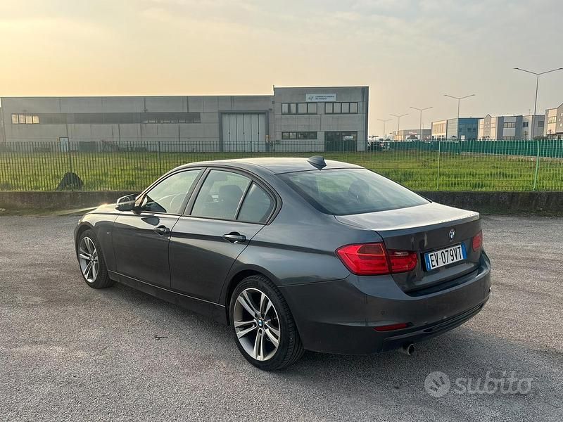 Usata BMW 318 Sport Line 143 CV (105 kW) 2014 Grigio Berlina