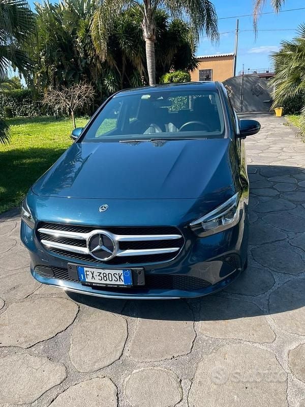 Usata Mercedes B180 Executive 116 CV (85 kW) 2019 Blu Monovolume