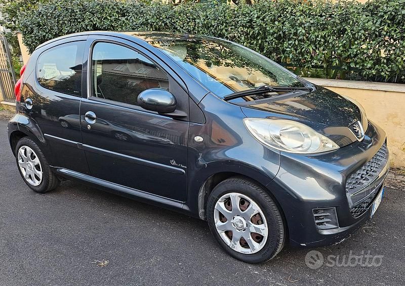 Usata Peugeot 107 68 CV (50 kW) 2011 Nero Utilitaria