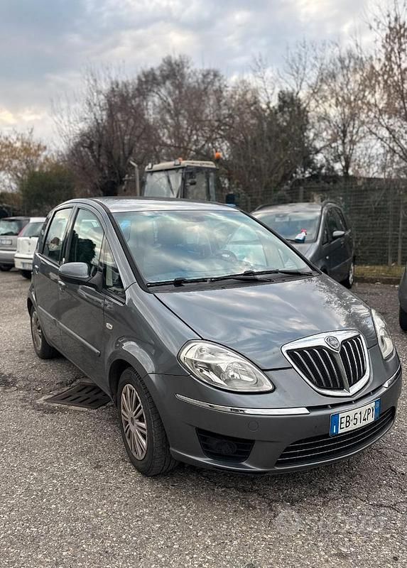 Usata Lancia Musa 77 CV (56 kW) 2009 Grigio Monovolume