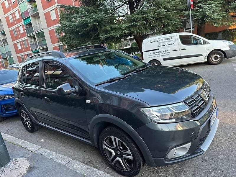 Grigio Usata 2018 Dacia Sandero Stepway Tre volumi | 8500 € (Ottimo prezzo) - Immagine 1/4