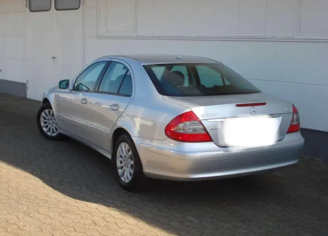 Usata Mercedes E200 Elegance 163 CV (119 kW) 2007 Argento Berlina