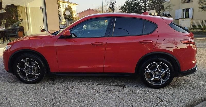 Usata Alfa Romeo Stelvio Tech Edition 160 CV (117 kW) 2019 Rosso SUV