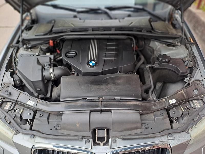Usata BMW 318 143 CV (105 kW) 2011 Grigio Station wagon