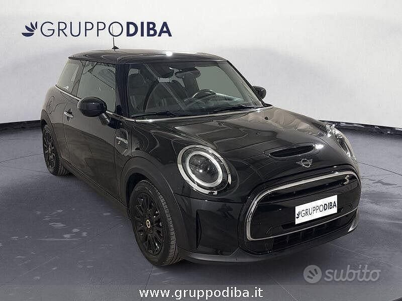 Usata Mini Cooper SE 75 kW (102 CV) 2022 Nero Utilitaria