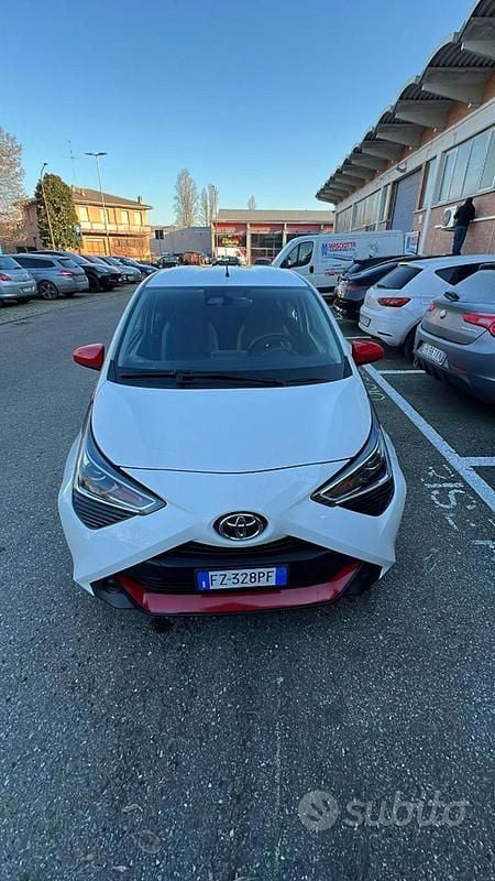Bianco Usata 2019 Toyota Aygo X-play Due volumi | 11.400 € (Buon prezzo) - Immagine 1/4