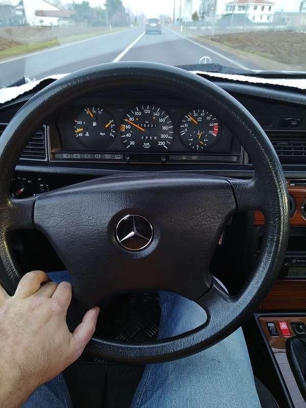 Usata Mercedes 190 122 CV (89 kW) 1992 Berlina